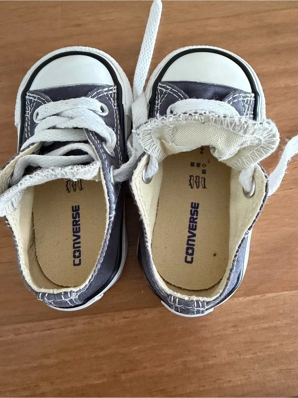 Converse Kids Low Top Sneakers in Gray and White Infant Size 4